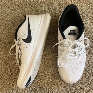 Size 6.5 Nike FREE RN shoes
